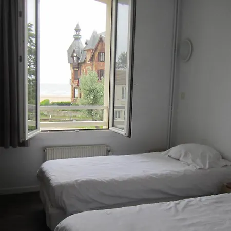 Centre De Cpcv Normandie A 50 Metres De La De Holiday home