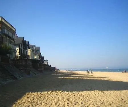 Centre De Cpcv Normandie A 50 Metres De La De Holiday home